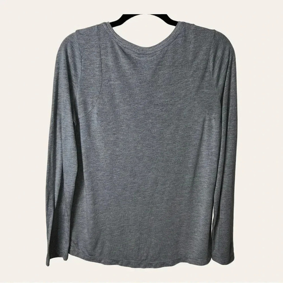 0740. NIKE LONG SLEEVE JERSEY MATERIAL TOP GRAY IN COLOR SIZE MEDIUM - Picture 7 of 11